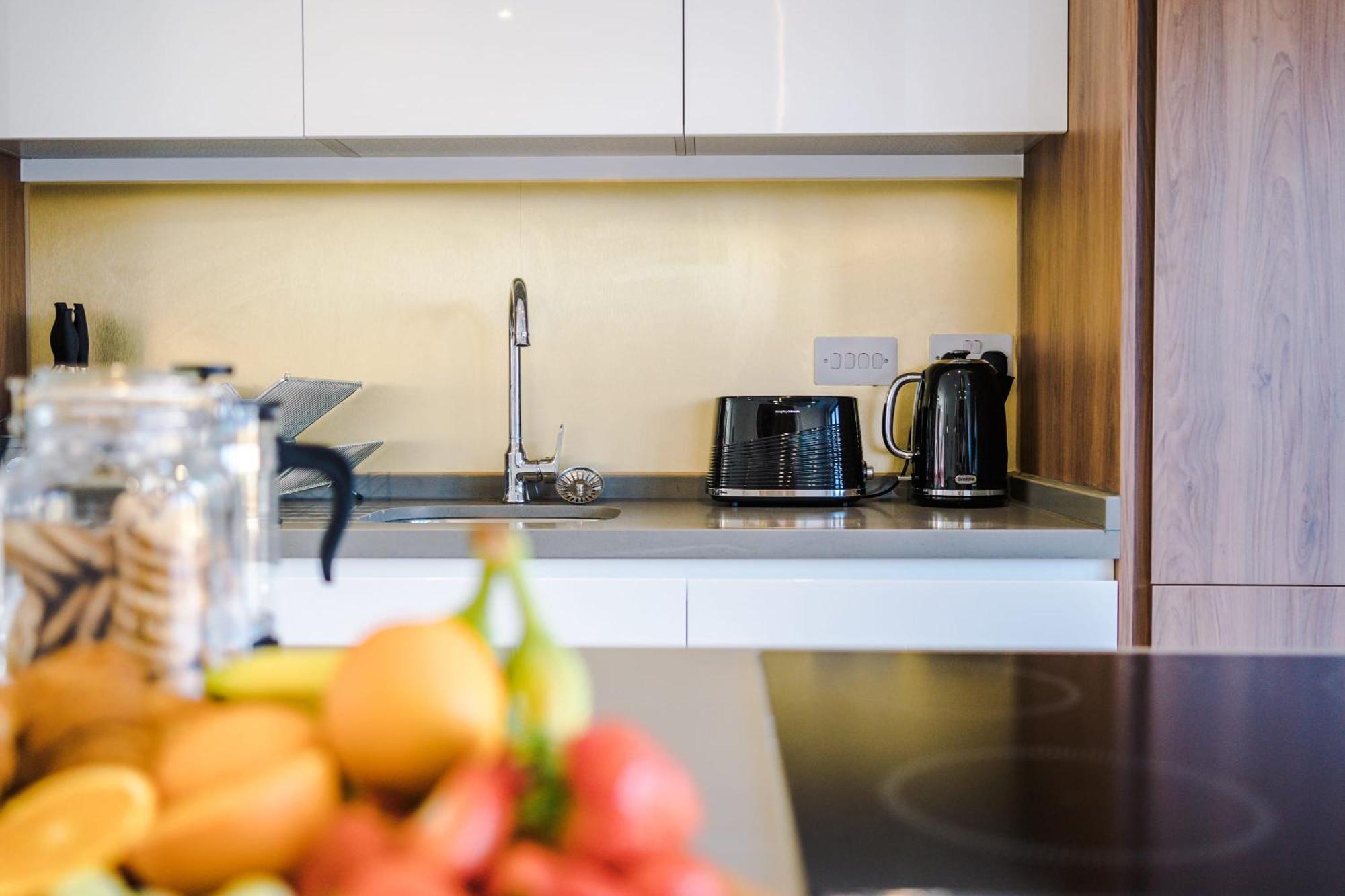 Rest&Recharge At Waterway House Βίλα Μάντσεστερ Εξωτερικό φωτογραφία